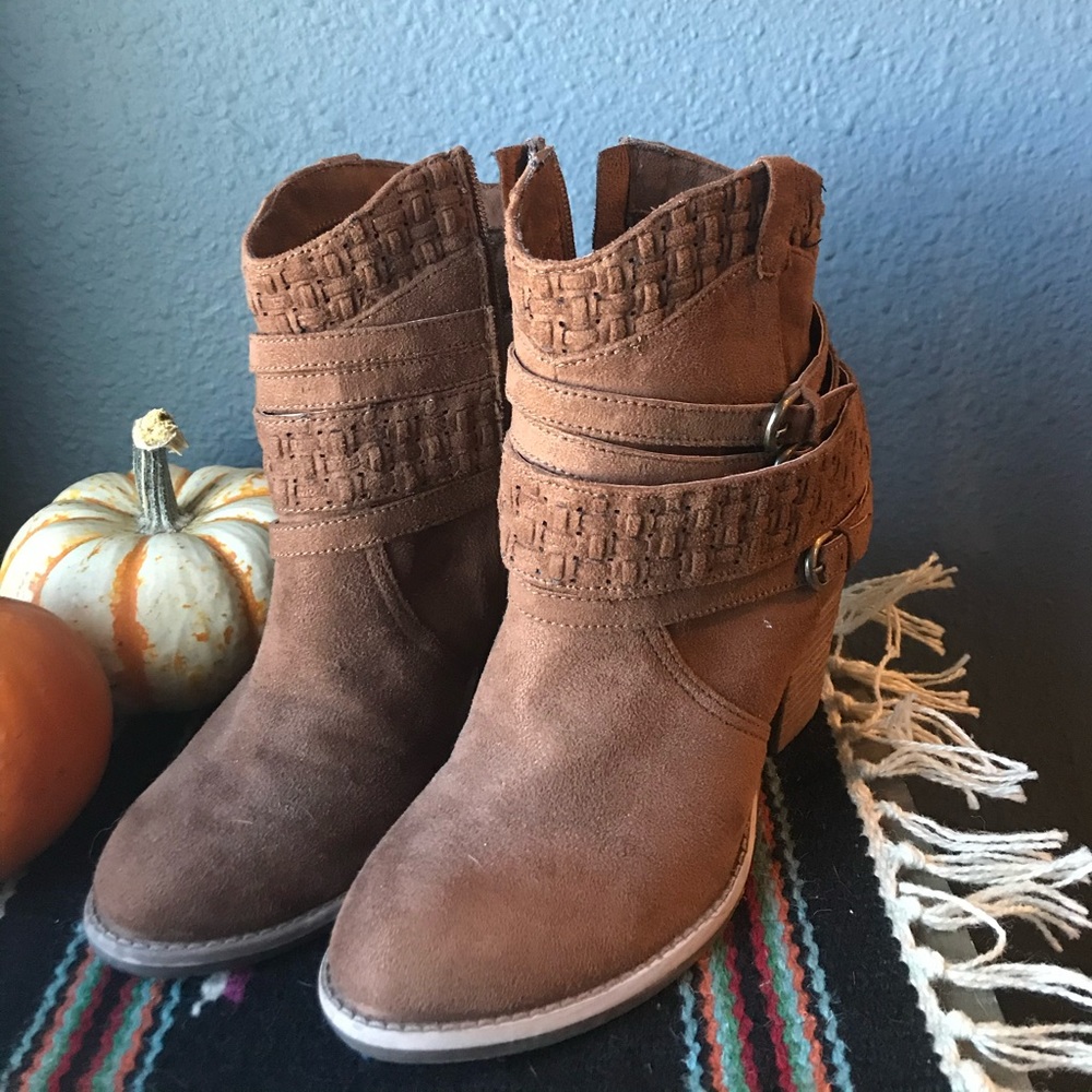 Brown cowgirl booties from Altar’d State.